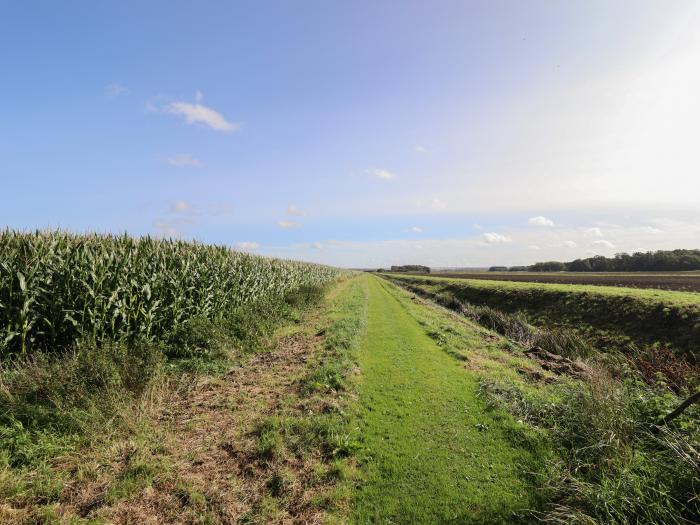 Swallow's Nest near Hibaldstow, Lincolnshire. Single-storey cottage. Woodburning stove. Pet-friendly