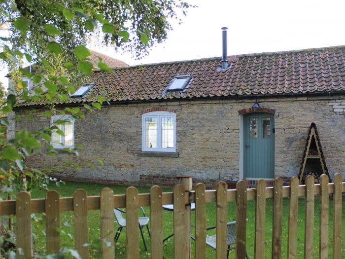 Swallow's Nest near Hibaldstow, Lincolnshire. Single-storey cottage. Woodburning stove. Pet-friendly