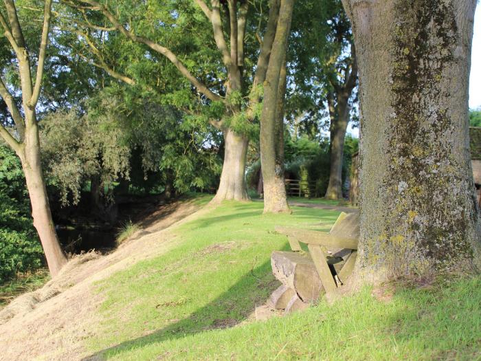 Swallow's Nest near Hibaldstow, Lincolnshire. Single-storey cottage. Woodburning stove. Pet-friendly