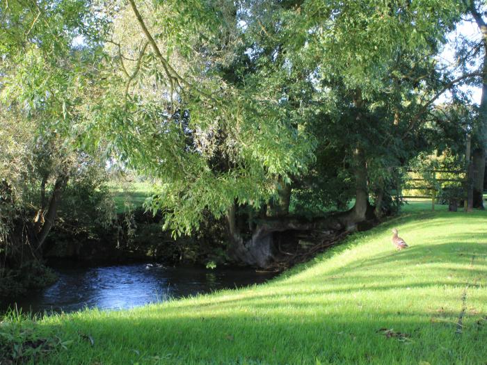 Swallow's Nest near Hibaldstow, Lincolnshire. Single-storey cottage. Woodburning stove. Pet-friendly