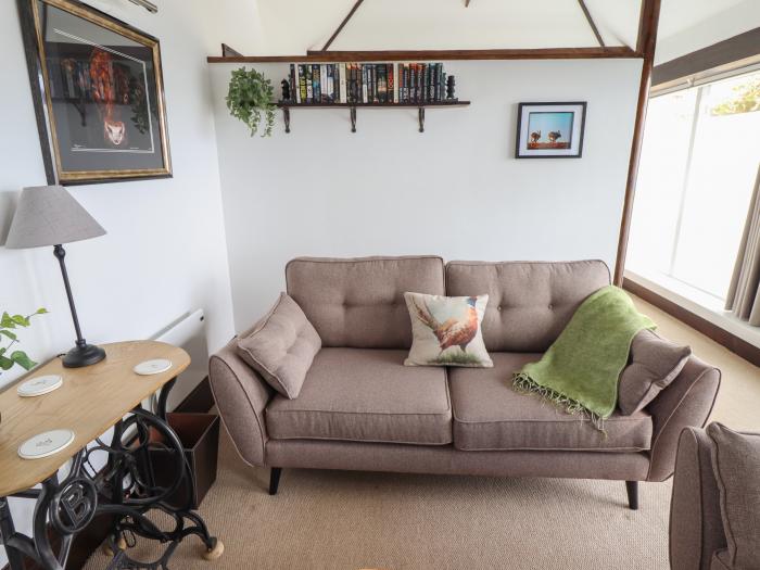 Swallow's Nest near Hibaldstow, Lincolnshire. Single-storey cottage. Woodburning stove. Pet-friendly