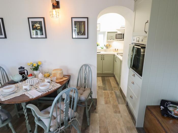 Swallow's Nest near Hibaldstow, Lincolnshire. Single-storey cottage. Woodburning stove. Pet-friendly