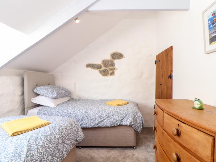 The Barn at Trevothen Farm, Coverack, Cornwall. Two-bedroom barn conversion with sea glimpses, WiFi.