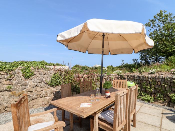 The Barn at Trevothen Farm, Coverack, Cornwall. Two-bedroom barn conversion with sea glimpses, WiFi.