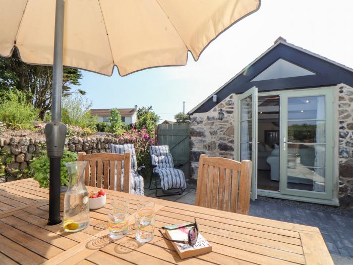 The Barn at Trevothen Farm, Coverack, Cornwall. Two-bedroom barn conversion with sea glimpses, WiFi.