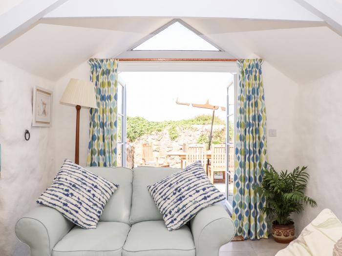 The Barn at Trevothen Farm, Coverack, Cornwall. Two-bedroom barn conversion with sea glimpses, WiFi.