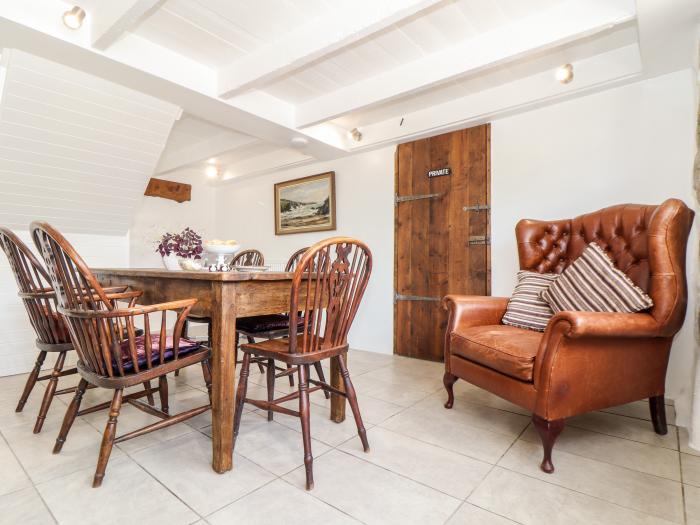 The Barn at Trevothen Farm, Coverack, Cornwall. Two-bedroom barn conversion with sea glimpses, WiFi.