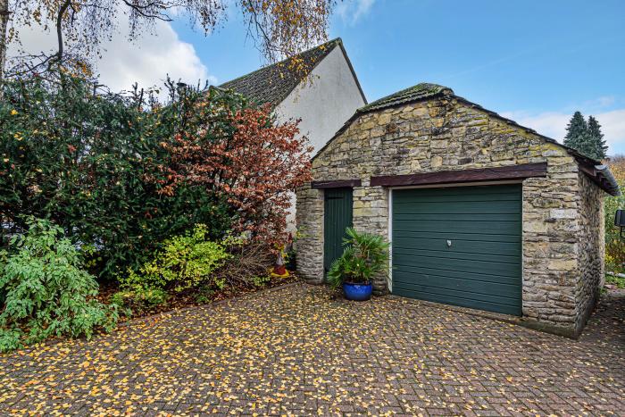 Waterloo Mill Cottage, Wotton-Under-Edge, Gloucestershire. Close to amenities. Families. In an AONB.