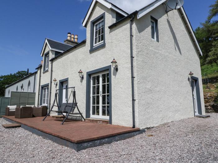 Croft House, Morar, near Mallaig, Scotland. Lake views. Close to a beach. Off-road parking. Smart TV