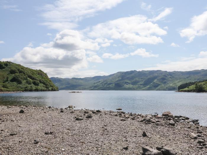 Croft House, Morar, near Mallaig, Scotland. Lake views. Close to a beach. Off-road parking. Smart TV