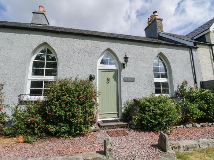 The Old Schoolhouse, Morar near Mallaig, Inverness. Off-road parking. Stunning views. En-suite rooms