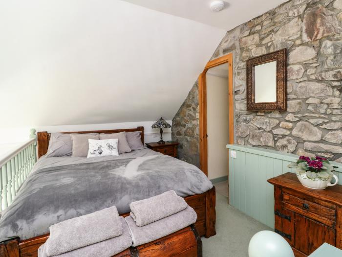 The Old Schoolhouse, Morar near Mallaig, Inverness. Off-road parking. Stunning views. En-suite rooms