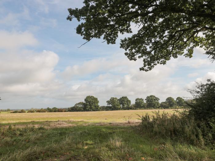 38 Clyffe Pypard, Clyffe Pypard near Lyneham, Wiltshire. Enclosed garden. Off-road parking. Families