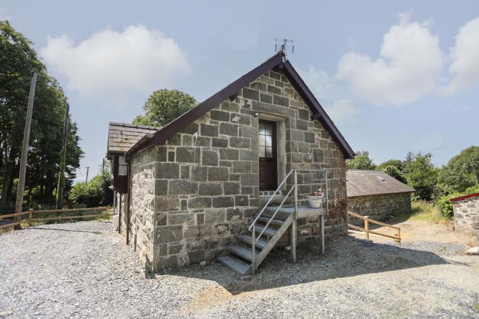 Stabal Bach, in Criccieth, Wales. Smart TV. Gas fire. Near a National Park. Close to beach. No dogs.