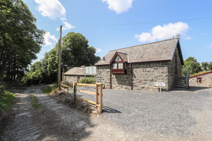 Stabal Bach, in Criccieth, Wales. Smart TV. Gas fire. Near a National Park. Close to beach. No dogs.