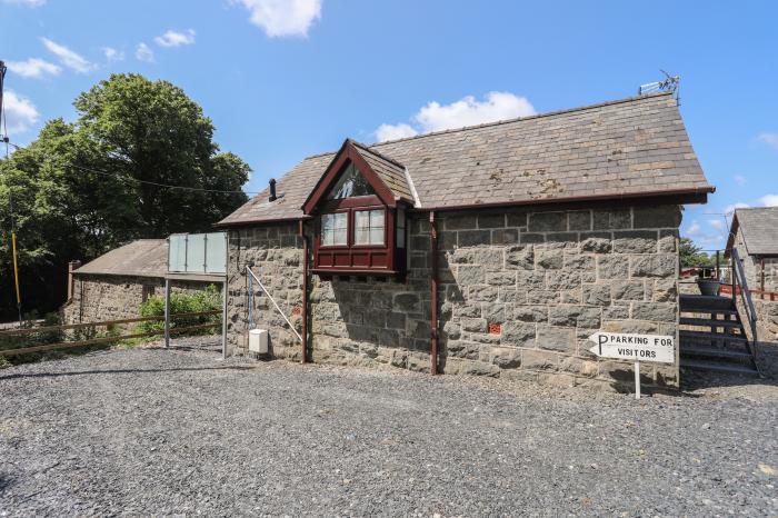 Stabal Bach, in Criccieth, Wales. Smart TV. Gas fire. Near a National Park. Close to beach. No dogs.