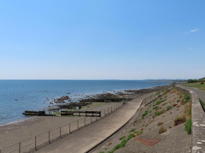 Stabal Bach, in Criccieth, Wales. Smart TV. Gas fire. Near a National Park. Close to beach. No dogs.