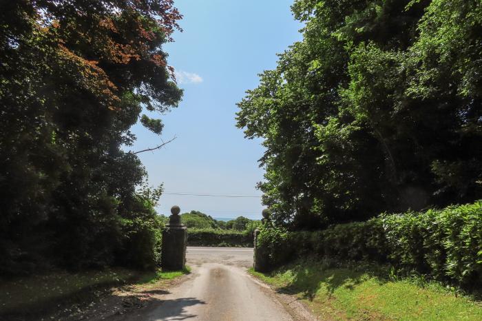 Stabal Bach, in Criccieth, Wales. Smart TV. Gas fire. Near a National Park. Close to beach. No dogs.