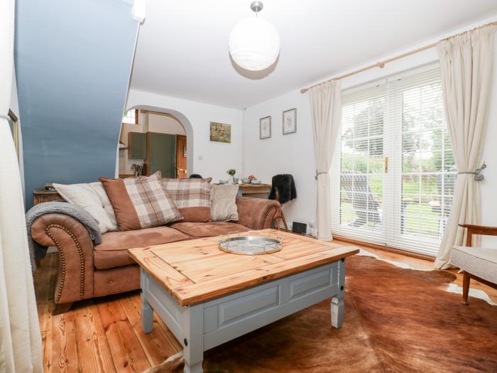 Archers Cottage is near Leominster, in Herefordshire. One-bedroom cottage, ideal for a couple. Rural