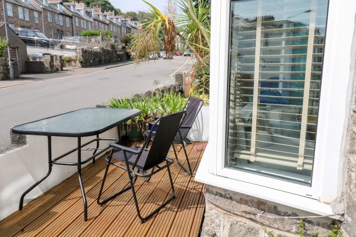 Cornish Pearl, St Ives, Cornwall. Pet-friendly. Off-road parking. Balcony. WiFi. Close to shop, pub.