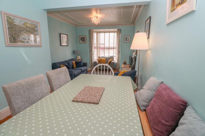 Cornish Pearl, St Ives, Cornwall. Pet-friendly. Off-road parking. Balcony. WiFi. Close to shop, pub.