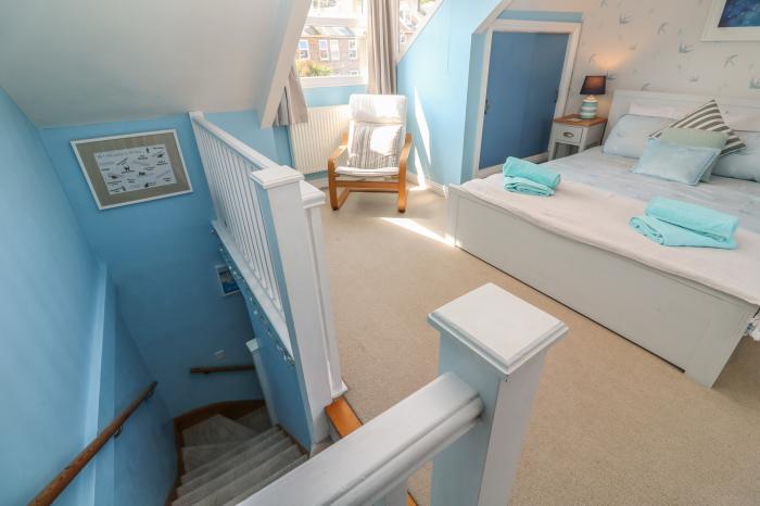 Cornish Pearl, St Ives, Cornwall. Pet-friendly. Off-road parking. Balcony. WiFi. Close to shop, pub.