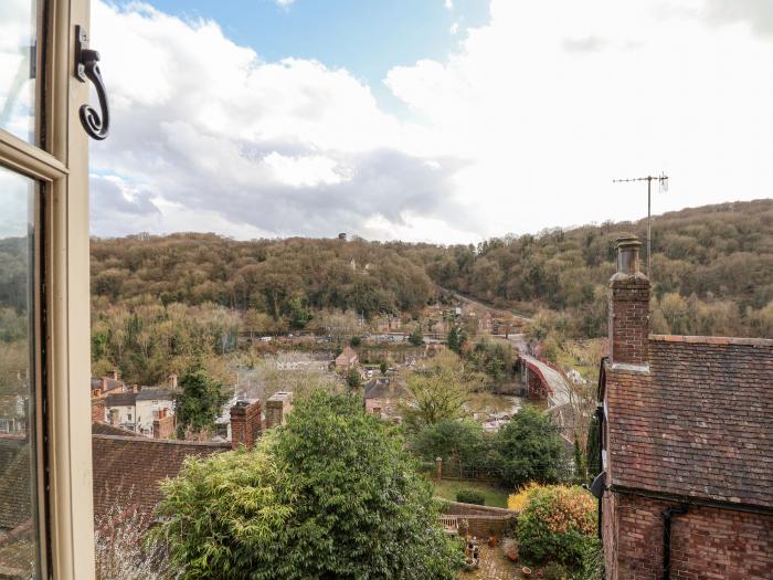 The Arms House Ironbridge, Shropshire Hills AONB, Permit Parking, Open Plan, Two Dogs, 2 x King Bed.