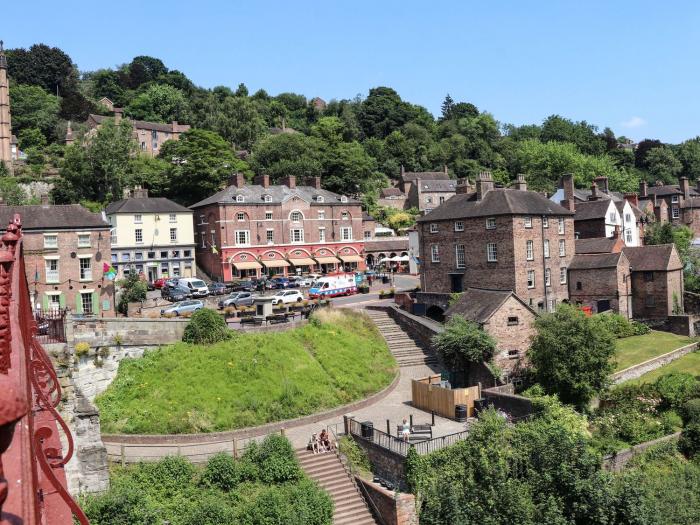 The Arms House Ironbridge, Shropshire Hills AONB, Permit Parking, Open Plan, Two Dogs, 2 x King Bed.