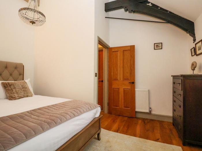 The Arms House Ironbridge, Shropshire Hills AONB, Permit Parking, Open Plan, Two Dogs, 2 x King Bed.