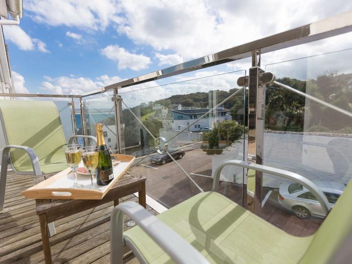 Panacea, St Ives, Cornwall. Close to shop and pub. Beach. WiFi. Duplex apartment. TV. Three bedrooms