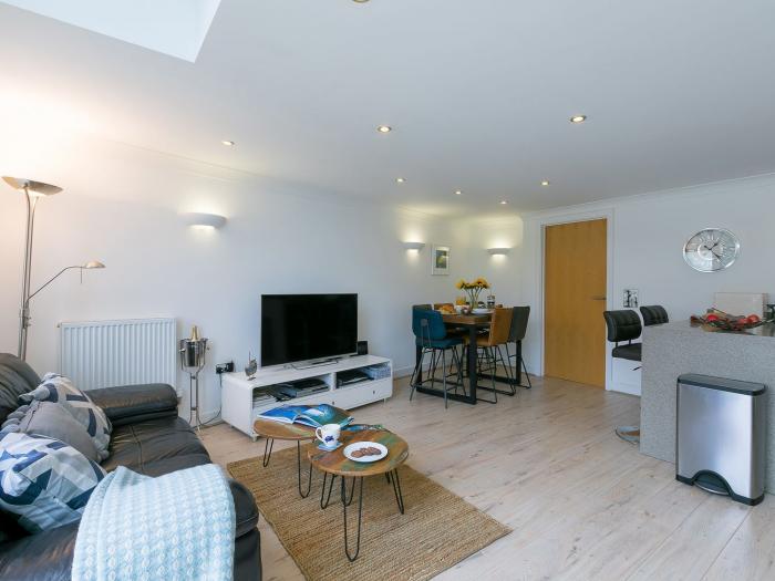 Panacea, St Ives, Cornwall. Close to shop and pub. Beach. WiFi. Duplex apartment. TV. Three bedrooms