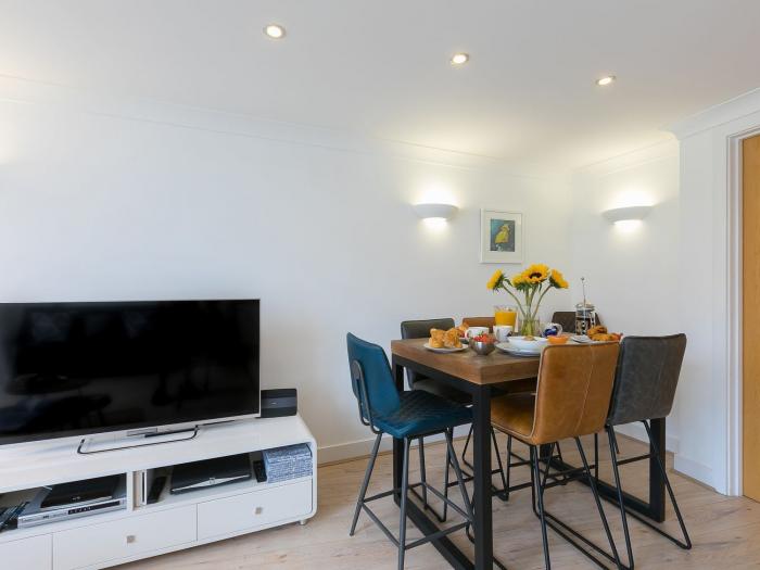 Panacea, St Ives, Cornwall. Close to shop and pub. Beach. WiFi. Duplex apartment. TV. Three bedrooms