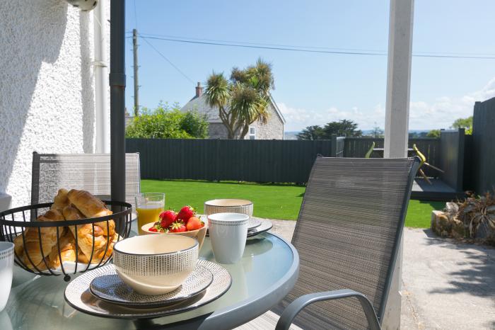 2 Sycamore Apartments, Carbis Bay, Cornwall. Ground-floor base. 2-beds. Pet friendly. Child-friendly