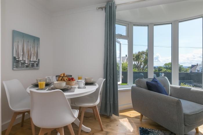 2 Sycamore Apartments, Carbis Bay, Cornwall. Ground-floor base. 2-beds. Pet friendly. Child-friendly