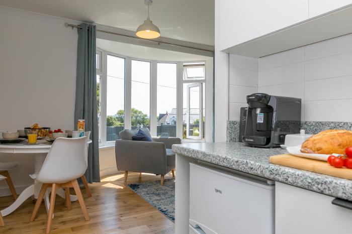 2 Sycamore Apartments, Carbis Bay, Cornwall. Ground-floor base. 2-beds. Pet friendly. Child-friendly