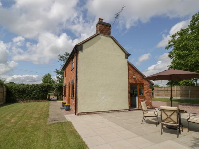 Avoine Cottage near Hartpury, Gloucestershire. Two-bedroom cottage with pet-friendly garden. By AONB