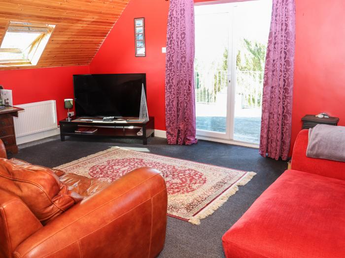 Seafield, Ballymoney, in County Wexford, Ireland. Close to amenities and a beach. Pet-friendly. 4bed