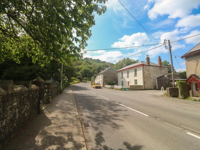 Hobbs Cottage, Sticklepath, Devon. Two-bedroom cottage. Pet-friendly and near amenities. Woodburner.