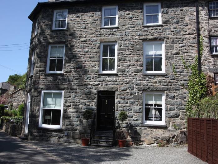 Gwynfryn House in Llanbedr, Gwynedd. In National Park. 5-bed, listed home. Near beach and amenities.