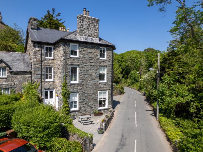 Gwynfryn House in Llanbedr, Gwynedd. In National Park. 5-bed, listed home. Near beach and amenities.