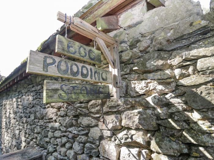 Egg Pudding Stone, Field Broughton near Cartmel, Cumbria. Large garden. Dog-friendly. Single-storey.