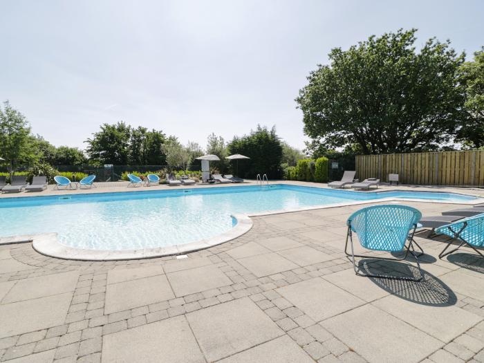 The Rivendale Lodge, Pwllheli, Gwynedd. Near National Park. Hot tub. Dog-friendly. Off-road parking.