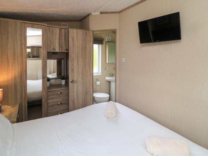 Lemon Tree lodge, is in Felton, in Northumberland. Three-bedroom lodge with hot tub and on-site pub.