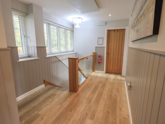 The Birches, Windermere, Cumbria. Close to a shop, a pub and a lake. Off-road parking. 4 bedrooms TV