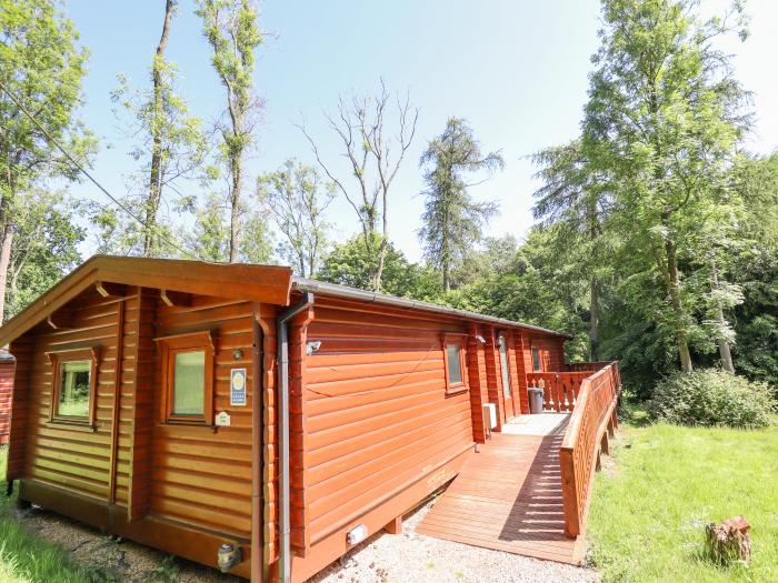 64 Acorn Lodge Kenwick Park, Louth, Lincolnshire. Hot tub. Woodburning stove. Off-road parking for 2