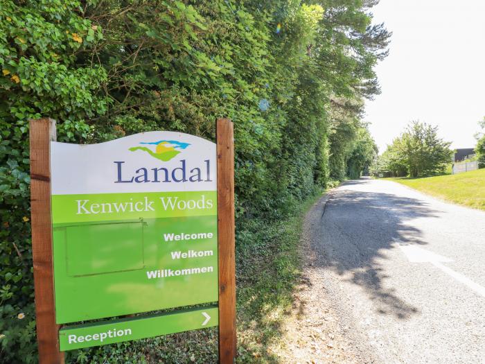 64 Acorn Lodge Kenwick Park, Louth, Lincolnshire. Hot tub. Woodburning stove. Off-road parking for 2