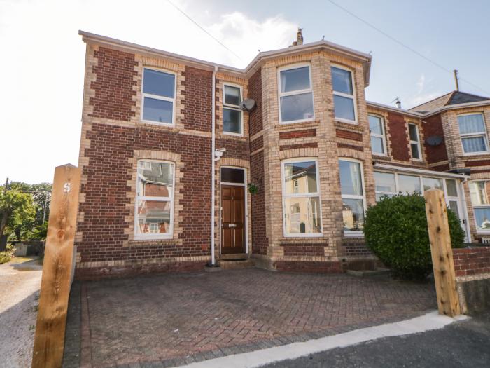 5 Stafford Road, Paignton, in Devon. Smart TV. Close to shop. Near National Park. Off-road parking.