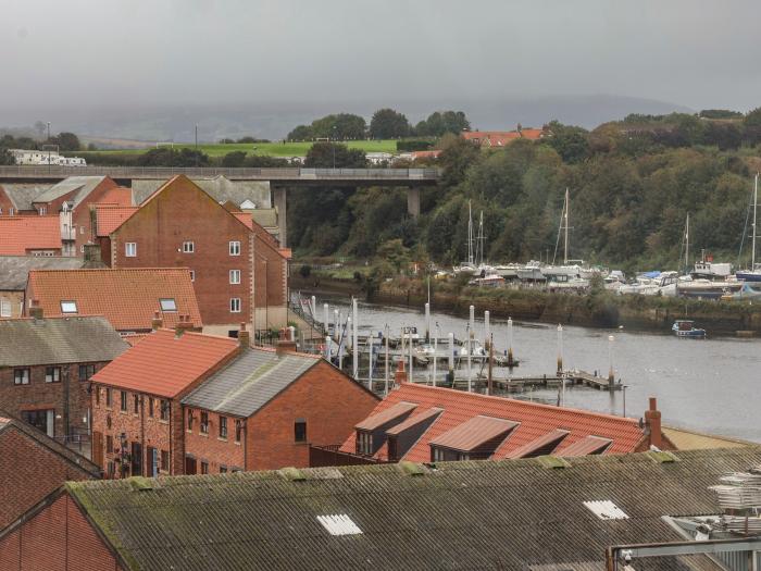 9 Salt Pan Well Steps, Whitby, North Yorkshire. Close to a shop. Close to beach. Near National Park.