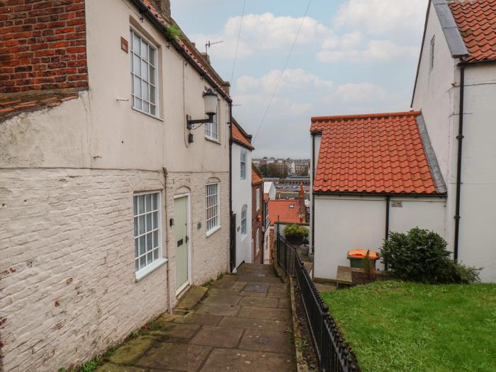 9 Salt Pan Well Steps, Whitby, North Yorkshire. Close to a shop. Close to beach. Near National Park.