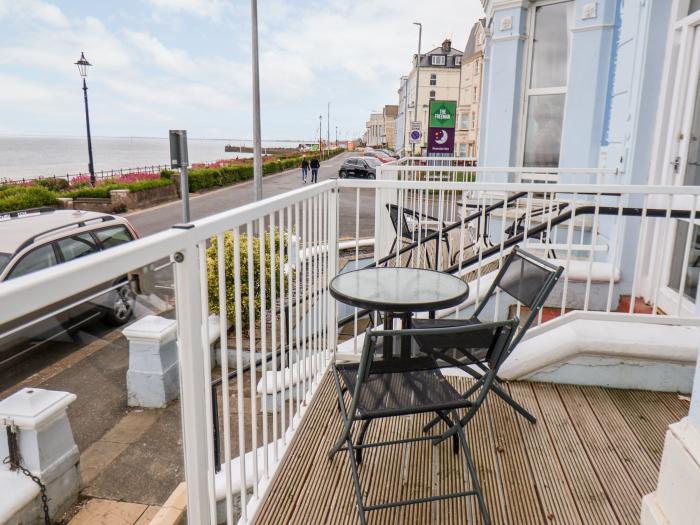 Apartment 1, Bridlington, East Riding of Yorkshire. Sea views. Open-plan. Close to a beach and shops